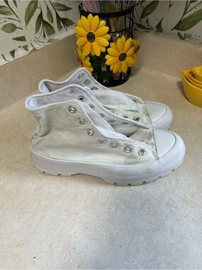 Women’s Converse White High-Top Canvas Sneakers size 7.5